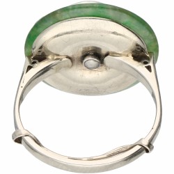 Witgouden ring, met ca. 1.27 ct. diamant en een jade schotel - 14 kt.