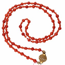 Bloedkoralen collier met een open gewerkte geelgouden sluiting met zaadparel - 14 kt.