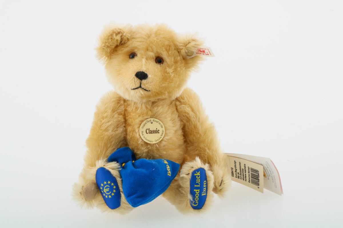 Een Steiff knuffelbeer, Duitsland, 1999.