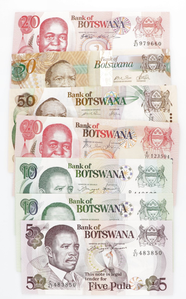 Botswana. Lot (7) 5/2x10/2x20 and 2x 50 Pula. Banknote. Type 1992-2009. - UNC.