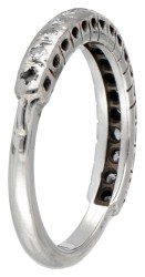 14 kt. Witgouden alliance ring bezet met ca. 0.17 ct. diamant.