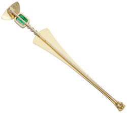 18 kt. Geelgouden broche bezet met ca. 1.11 ct. natuurlijke smaragd en ca. 0.12 ct. diamant.