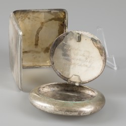 Tabaksdoos & sigarettenetui zilver.