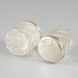 2-delige set kaptafelpotten zilver.