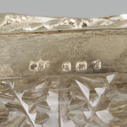 2-delige set kaptafeldoosjes zilver.