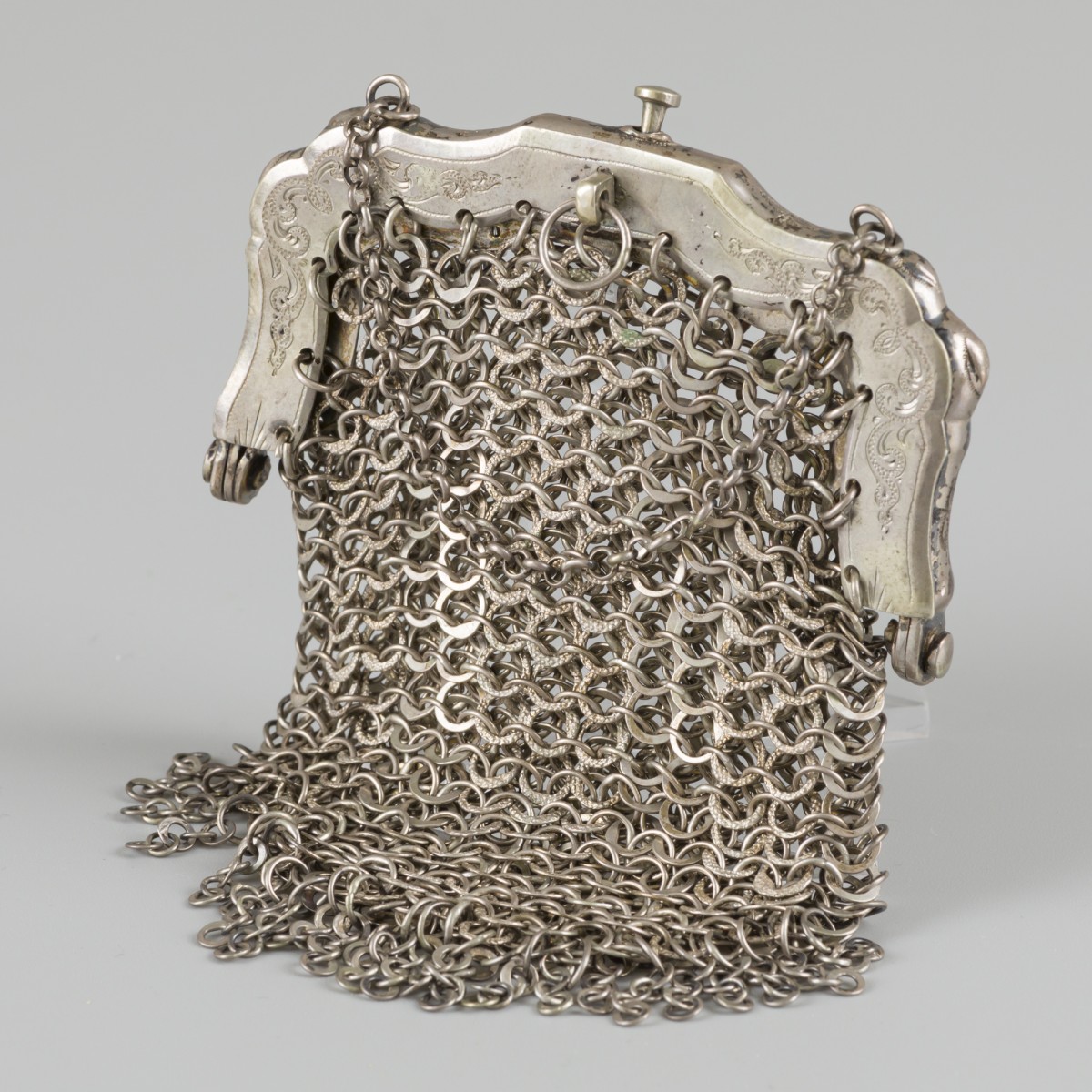 Beugelbeursje zilver.