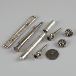 8-delige set diversen zilver.