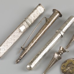 8-delige set diversen zilver.