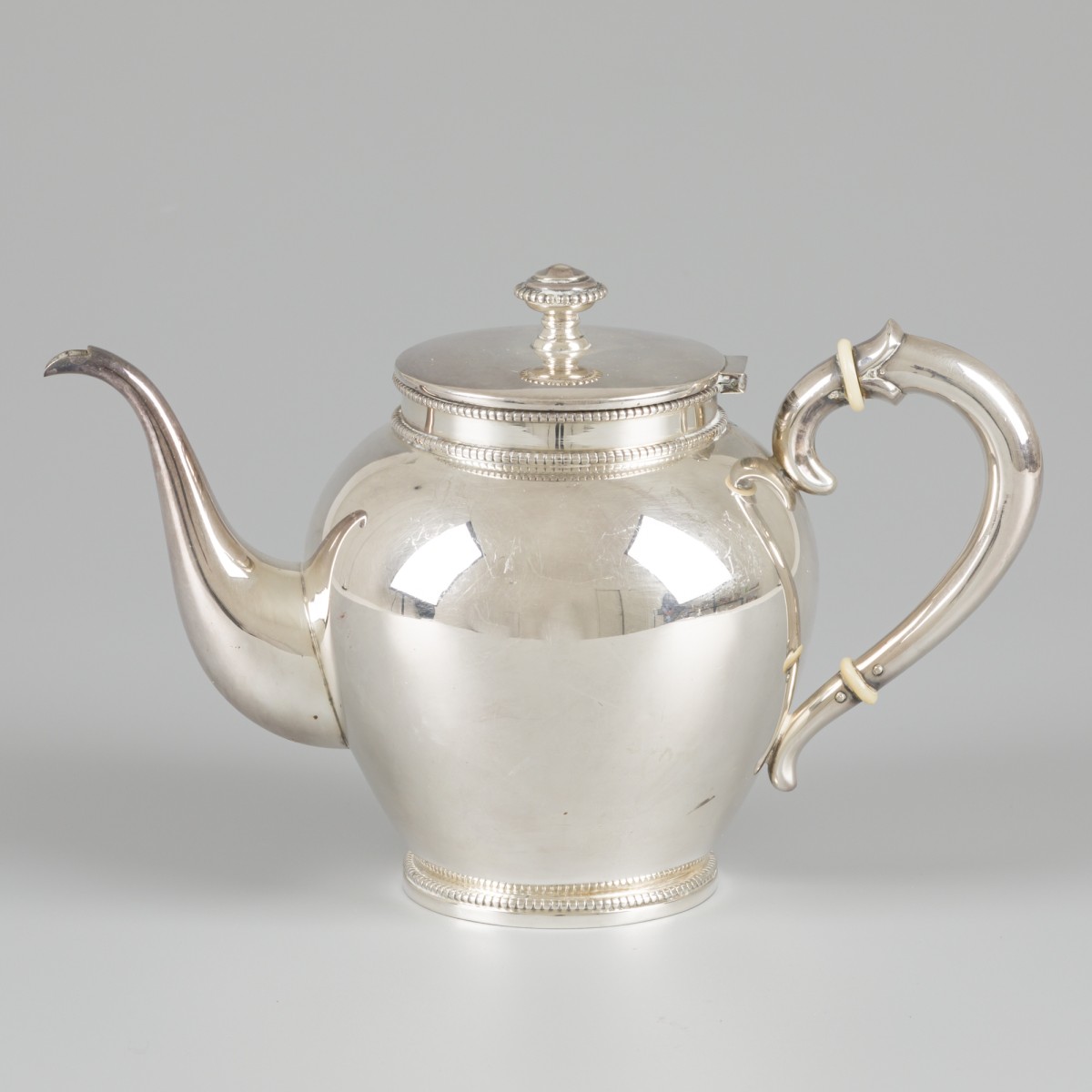 Theepot zilver.