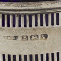 4-delige set zoutkelders, mosterdpot en strooier zilver.