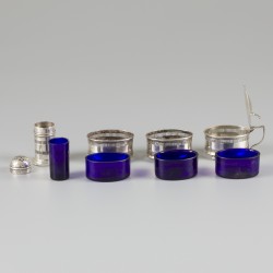 4-delige set zoutkelders, mosterdpot en strooier zilver.