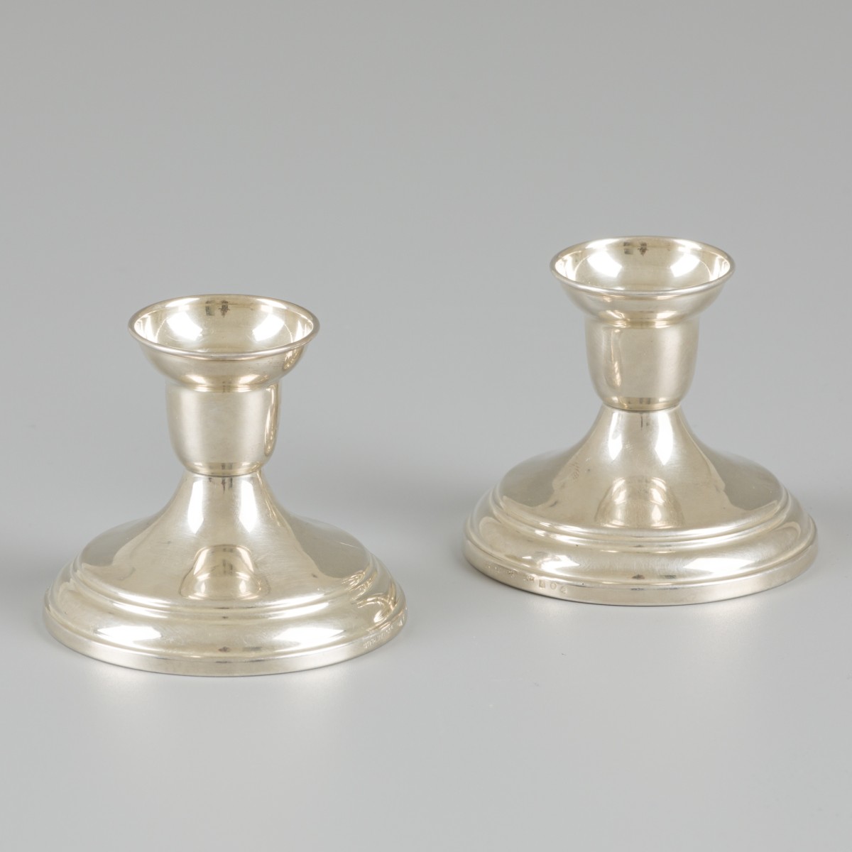 2-delige set tafelkandelaren zilver.