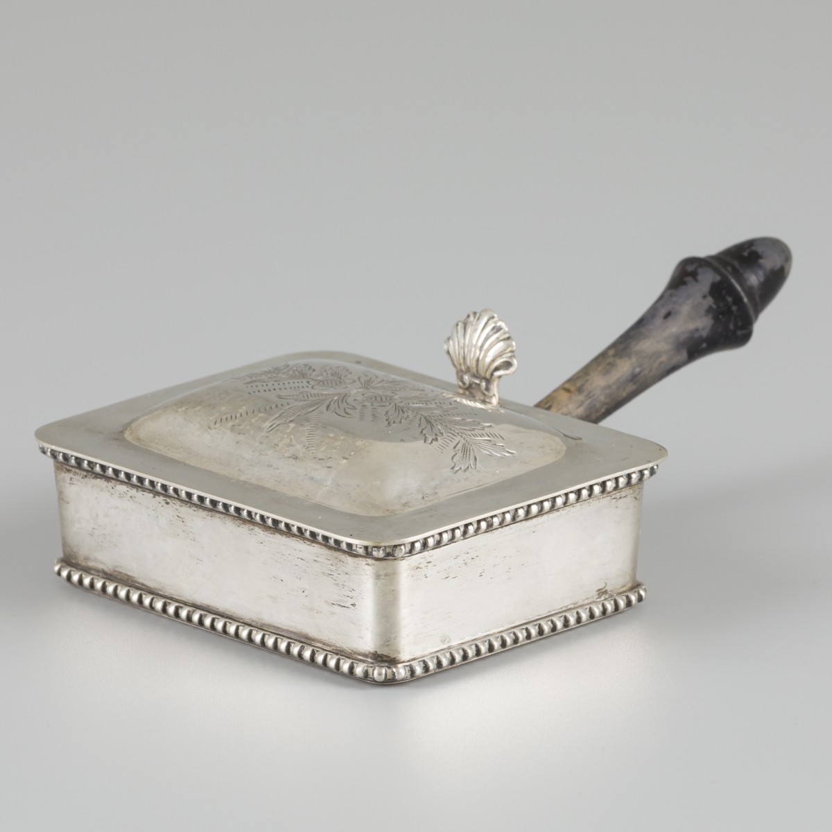 Asbakleger zilver.