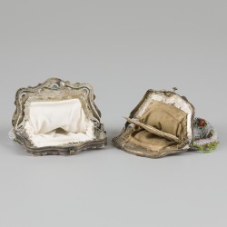 2-delig lot beugelbeursjes zilver.