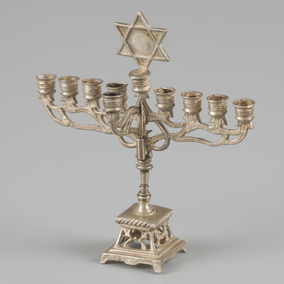Miniatuur Chanoeka kandelaar / menorah zilver.