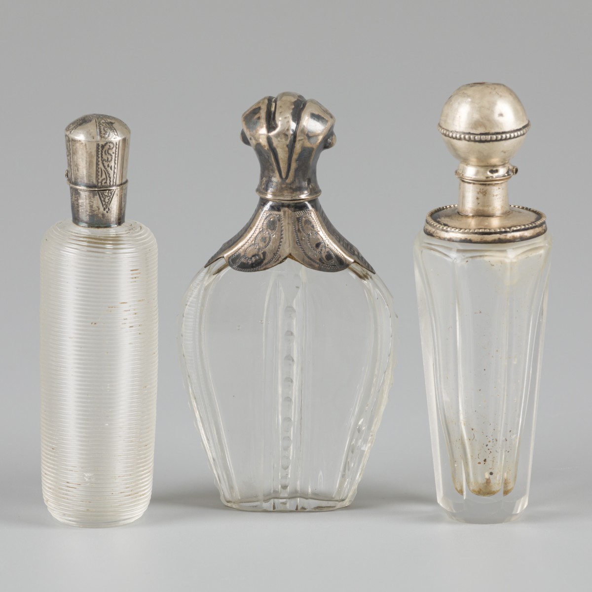 3-delig lot parfumflacons zilver.