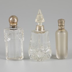 3-delig lot parfumflacons zilver.