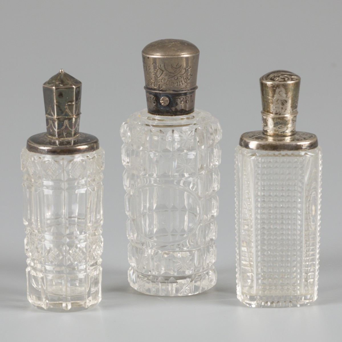 3-delig lot parfumflacons zilver.
