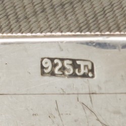 2-delige set parfumflacons zilver.