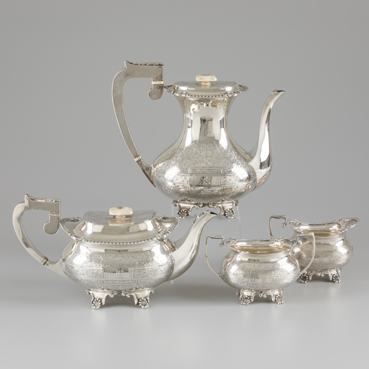 4-delig koffie & theeservies zilver.