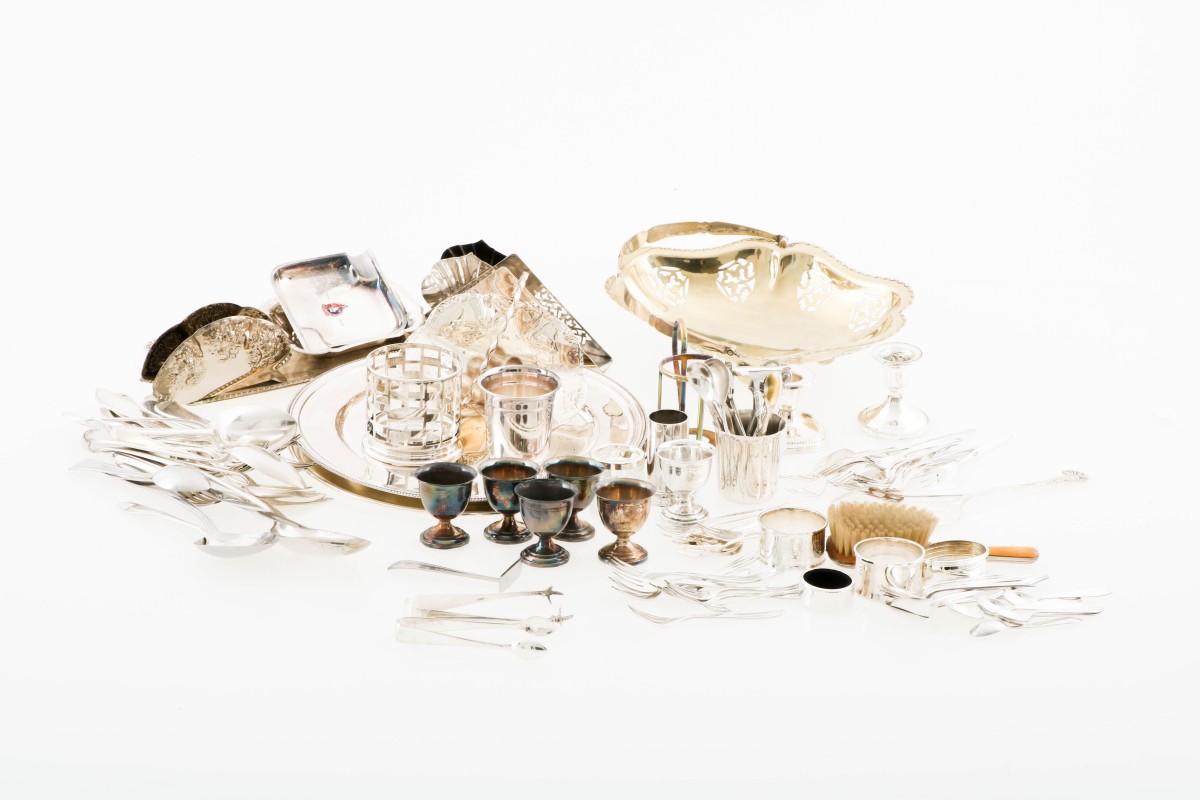 Een lot diverse verzilverde items, 20e eeuw.