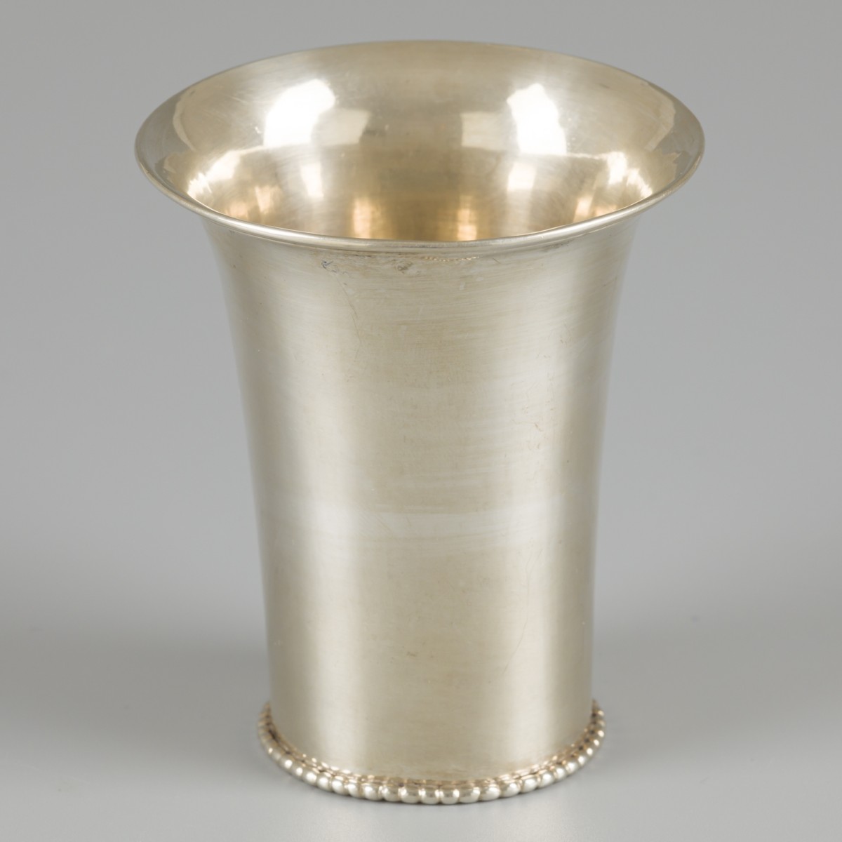 Lepelvaas zilver.
