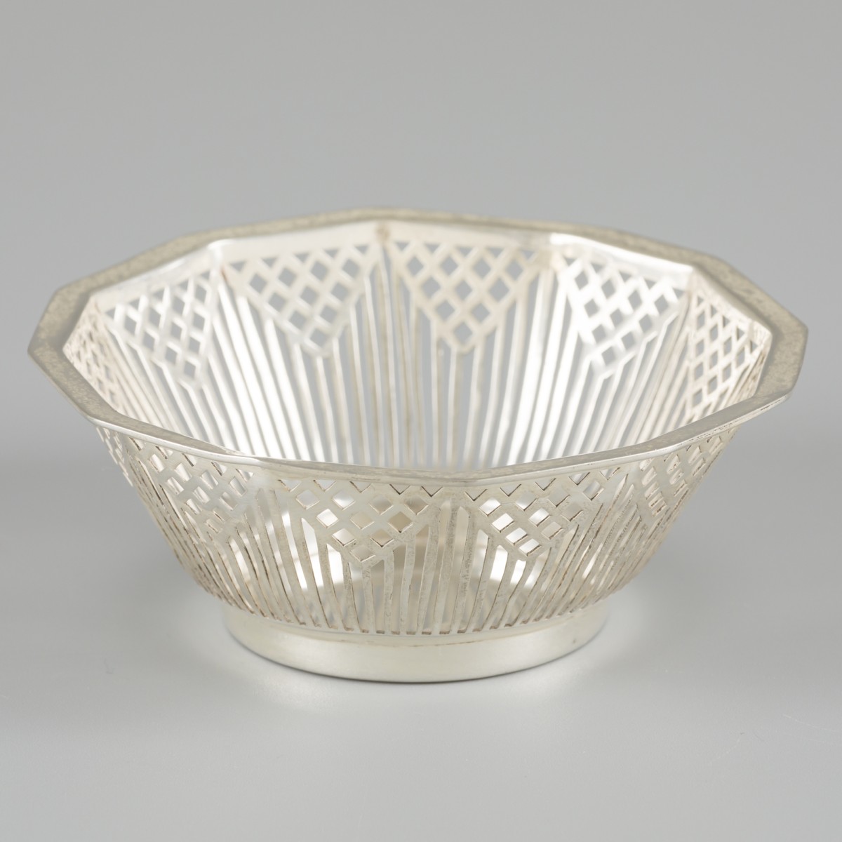 Pastillemandje zilver.