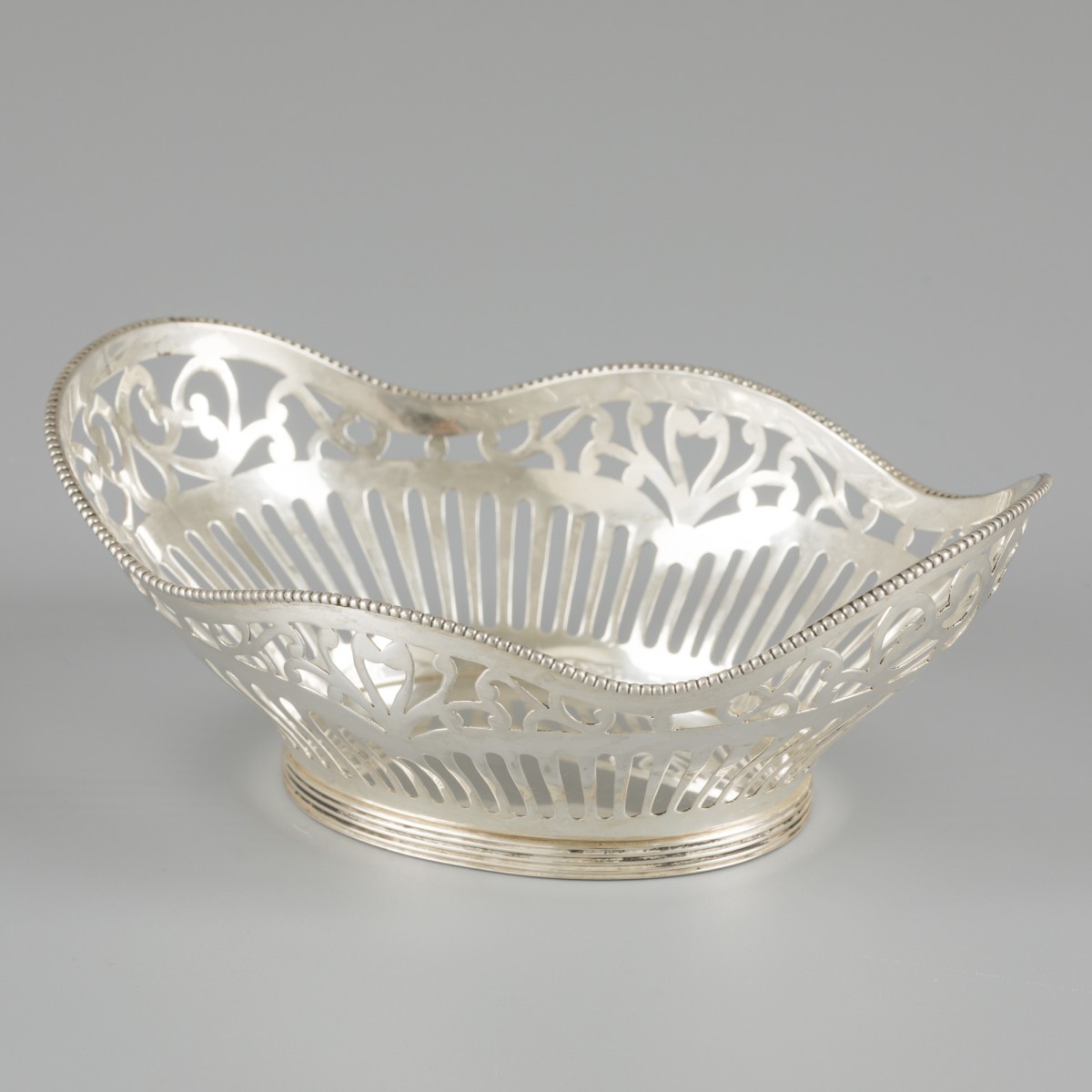 Bonbonmandje zilver.