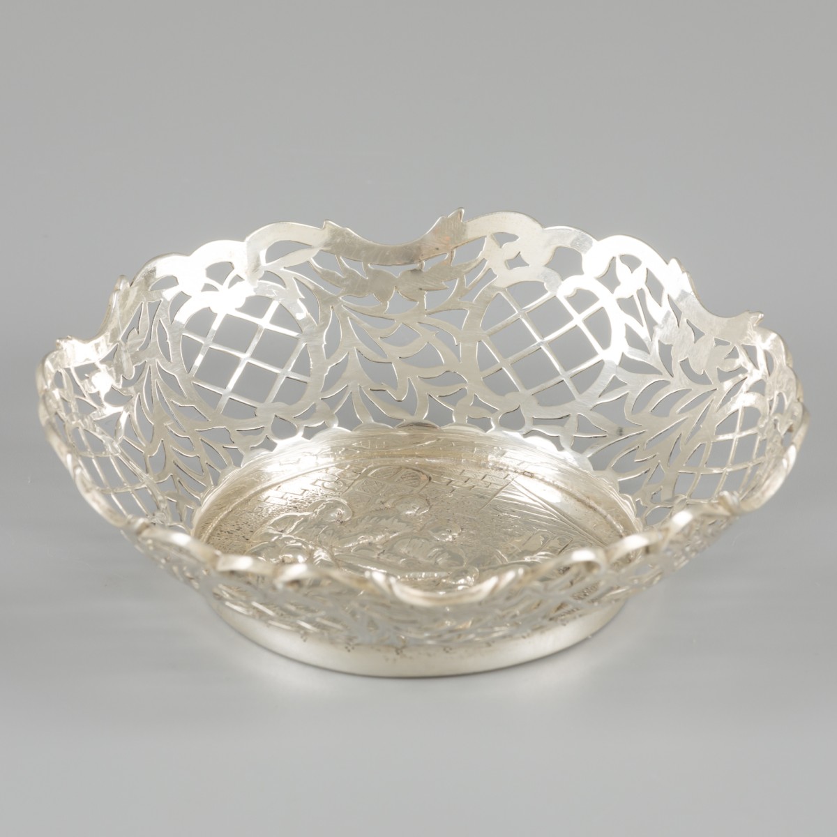 Bonbonmandje zilver.