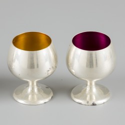 4-delige set likeur- / shotglaasjes zilver.