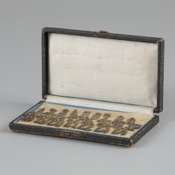 24-delige set tafel- / glasnummers zilver.