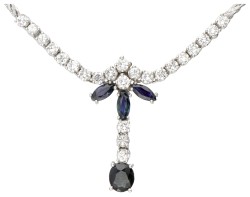 Klassiek 14 kt. witgouden collier bezet met ca. 1.88 ct. diamant en ca. 1.84 ct. natuurlijke saffier.