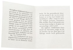 18 kt. Geelgouden collier met 'Het Saffieren Middernacht Kruis' van het Huis Igor Carl Fabergé bezet met saffier, diamant, parels en blauwe emaille.