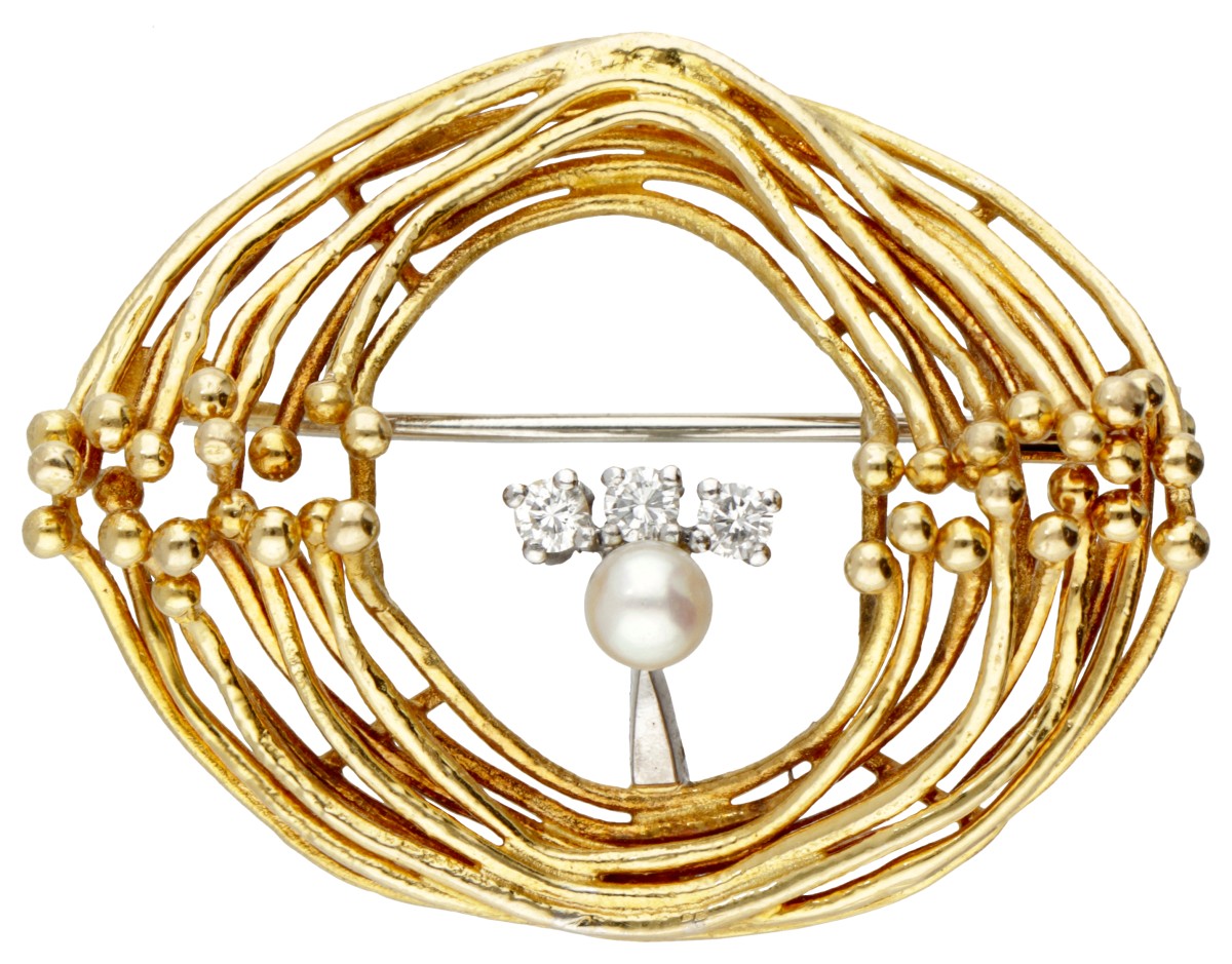 18 kt. Geelgouden broche bezet met ca. 0.15 ct. diamant en een parel.