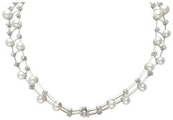 Exclusief Stefan Hafner 18 kt. witgouden collier bezet met ca. 3.16 ct. diamant en parels.