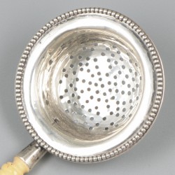 Theezeefje zilver.