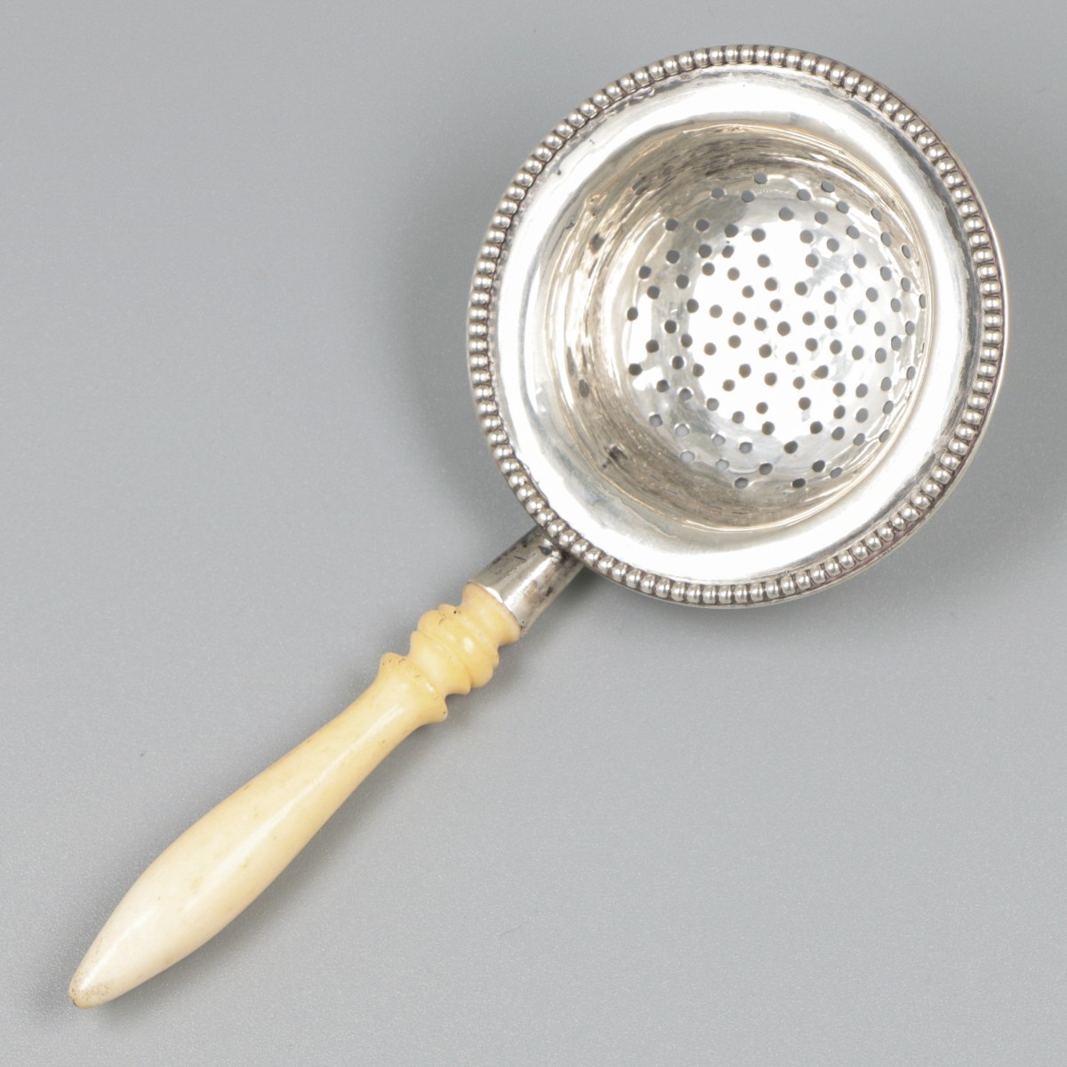 Theezeefje zilver.