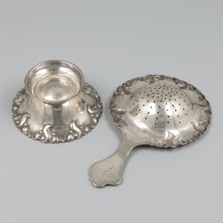 Theezeefje met lekbak zilver.