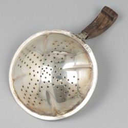 Theezeef zilver.