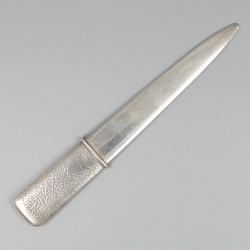 Briefopener zilver.