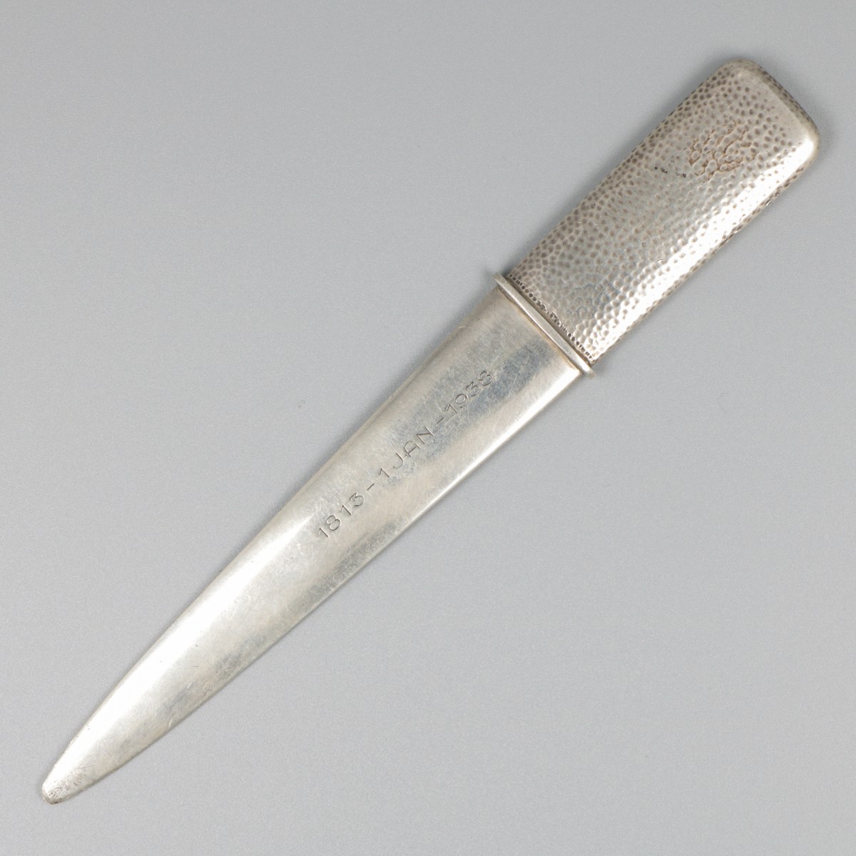 Briefopener zilver.