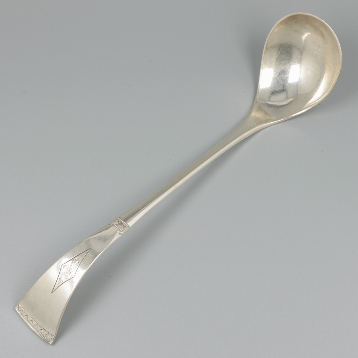 Sauslepel zilver.
