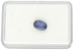 NEL-gecertificeerde 4.57 ct. ovaal geslepen natuurlijke blauwe saffier, vermoedelijk uit Sri Lanka.