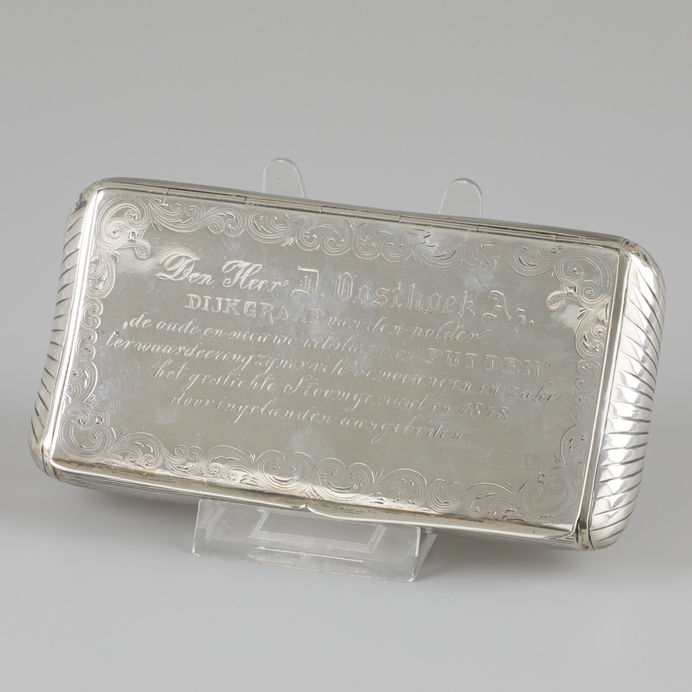 Tabaksdoos zilver.