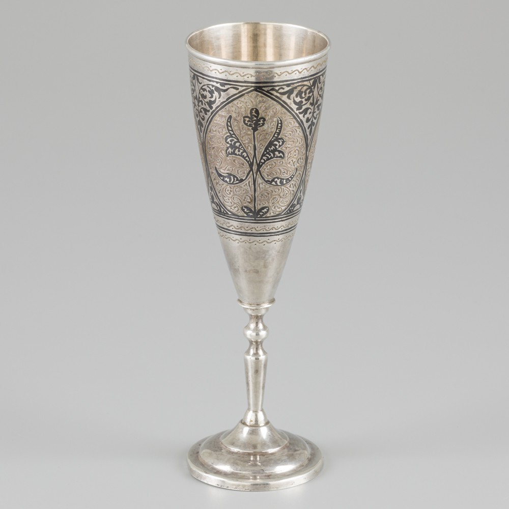 Wijnkelk zilver.