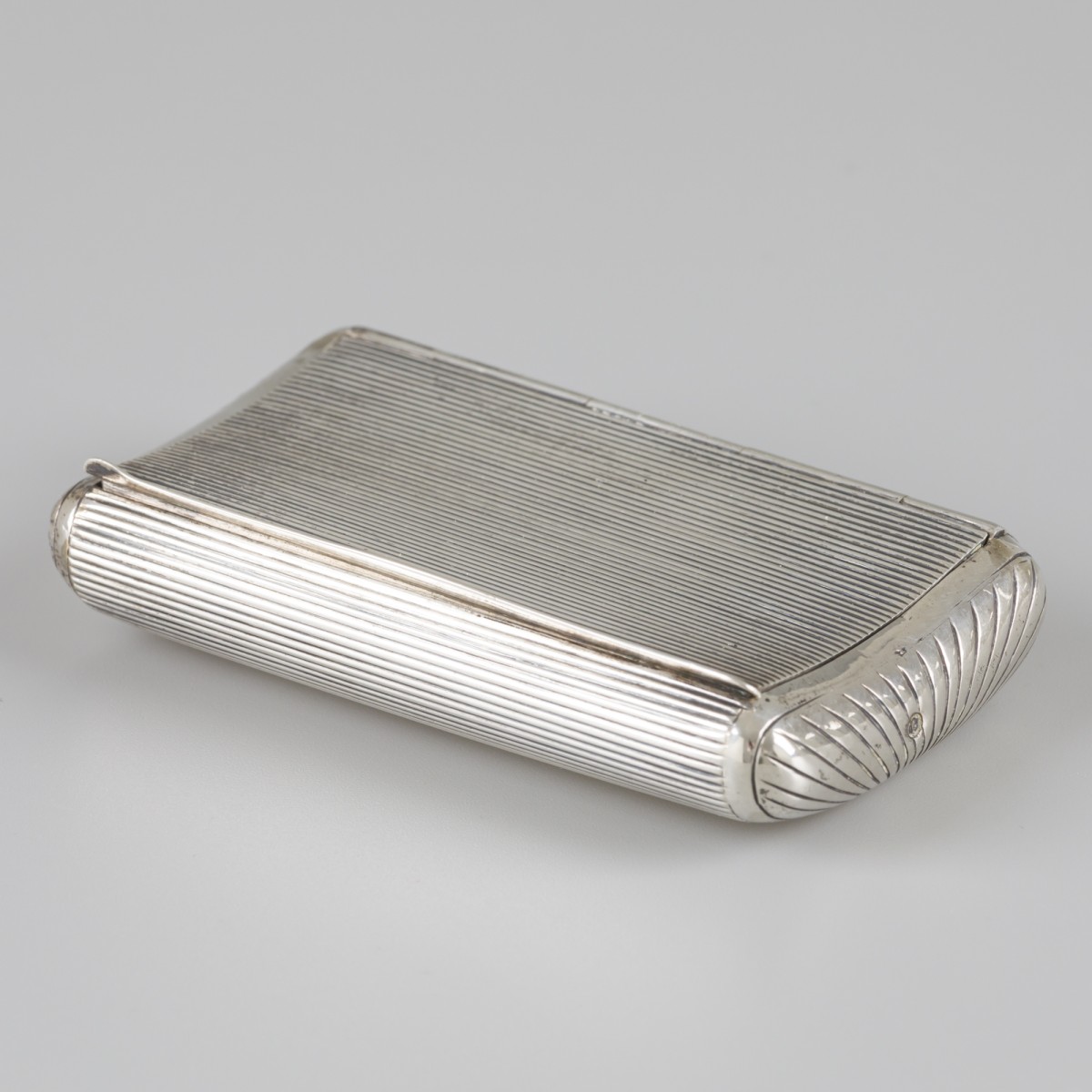 Snuiftabakdoos zilver.