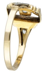 14 kt. Bicolor gouden art deco ring bezet met roosgeslepen diamant.