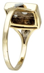 14 kt. Bicolor gouden art deco ring bezet met roosgeslepen diamant.
