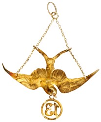 18 kt. Geelgouden 'Lucky number 13' hanger in de voorstelling van een zwaluw.