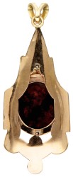 18 kt. Roségouden hanger bezet met een camee met een voorstelling van een slangenfluisteraar.